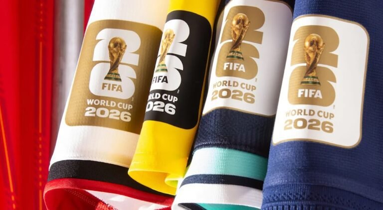 Camiseta de selección con parche oficial del Mundial 2026